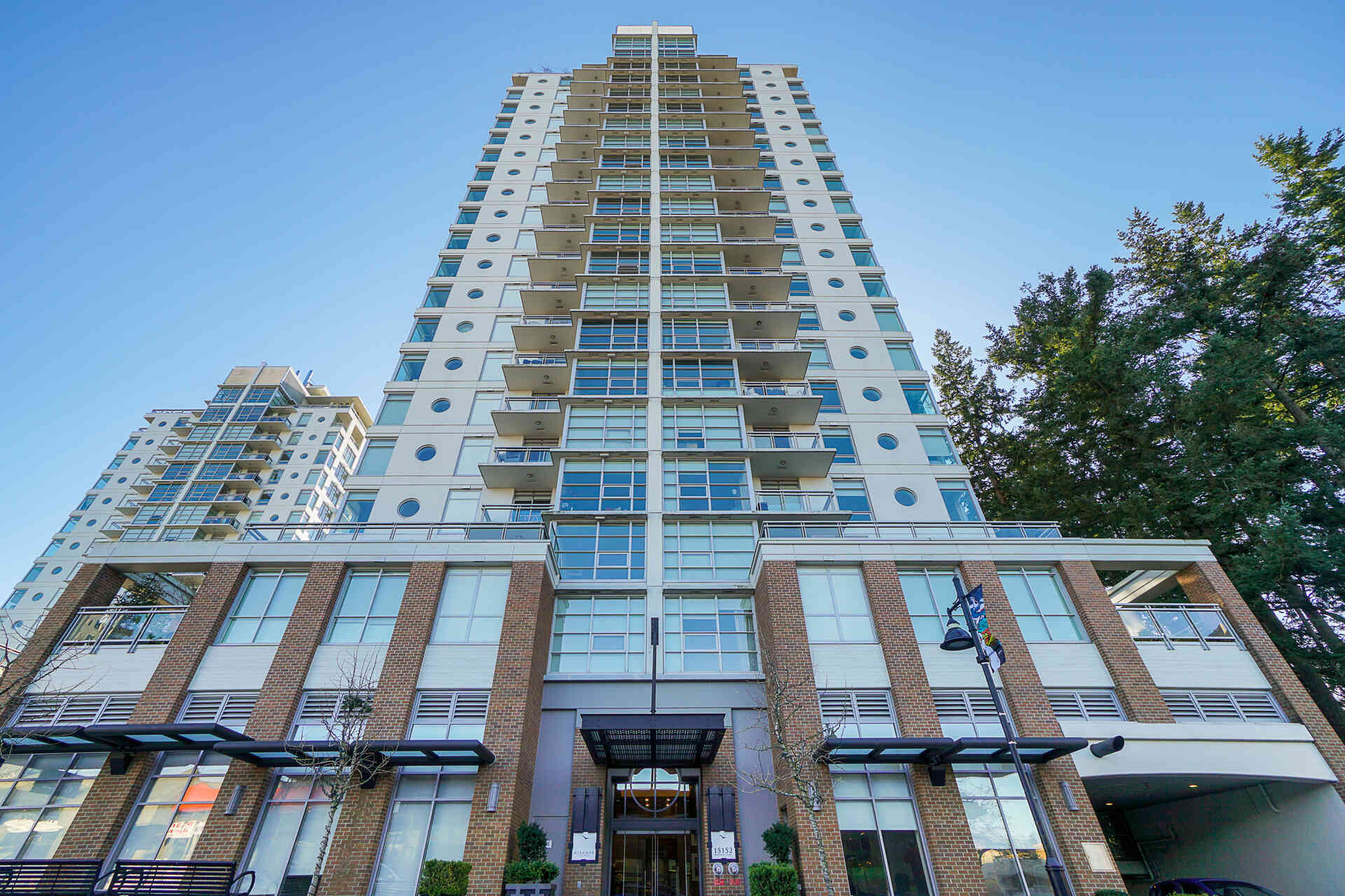 JUST LISTED – 803 15152 RUSSELL AVENUE
